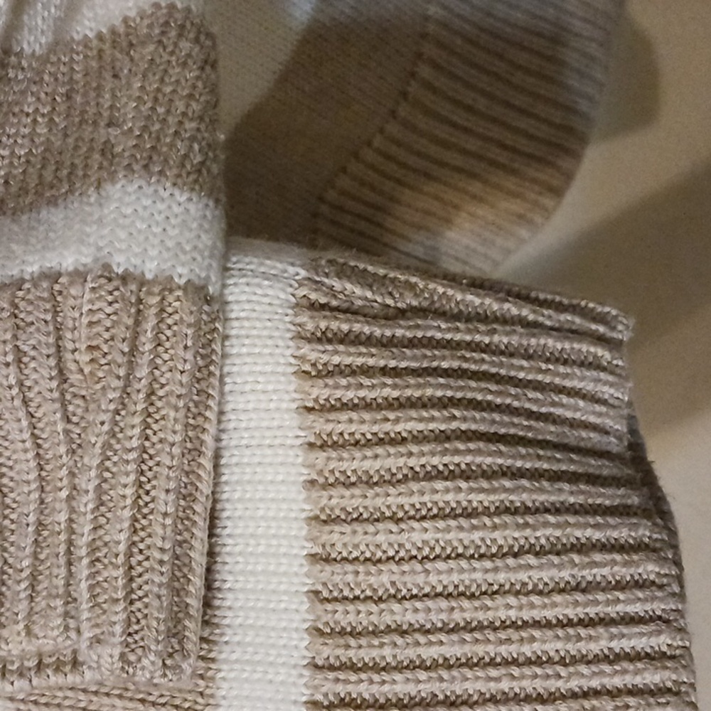 Calvin Klein sweater - Picture 4 of 4